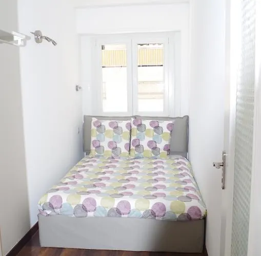 La Reine Astrid אנטיב